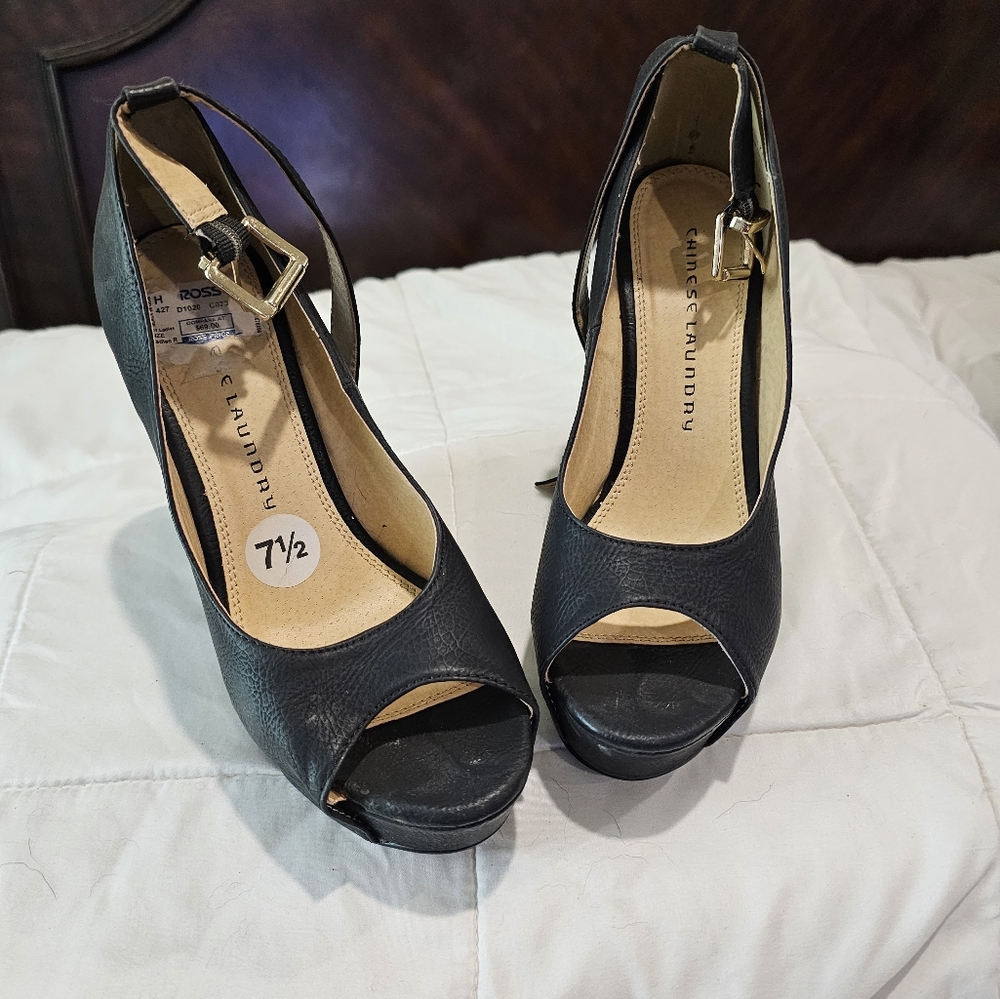 Really Cute Black Wedge